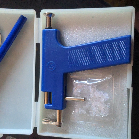 Professional Ear Piercing Gun Tool Set 98pcs Ear Studs Complete Set - New - Picture 2 of 5